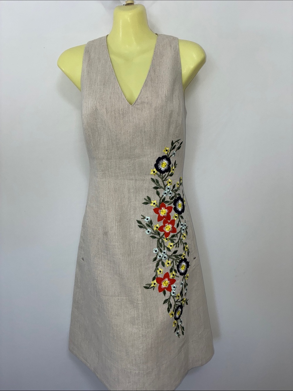 Elie Tahari Beige Linen Midi Dress with Multicolor Floral Embroidery Sz4